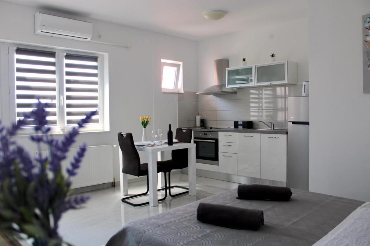 Apartmani Toni Drniš Exterior foto